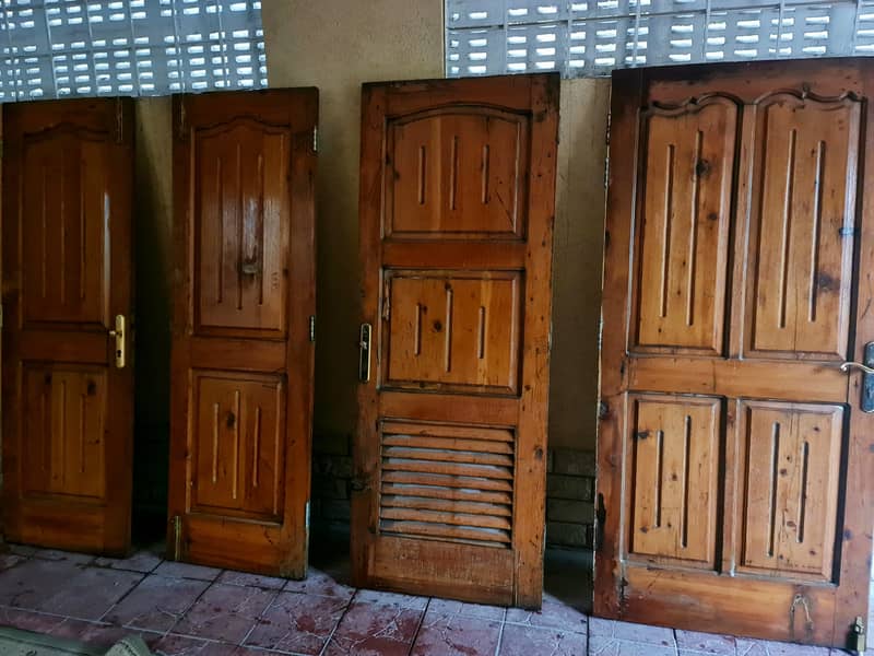 4 solid Diyar doors 0