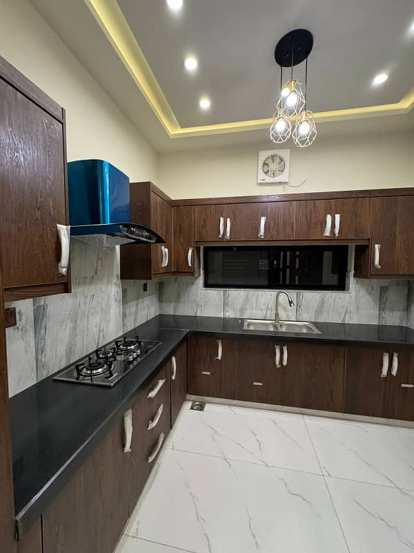 10 Marla Brand New Luxury House Available For Rent In Bahria Town Lahore. 7