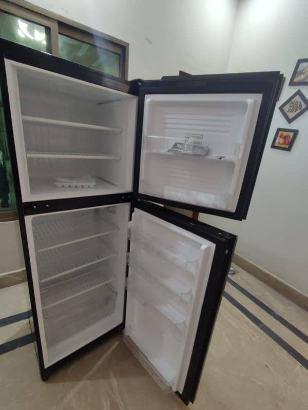 Pel fridge for urgent sale brand new box pack Mirror Glass 5