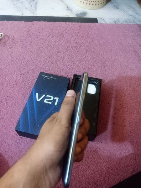 Vivo V21 Mint Condition Phone 4