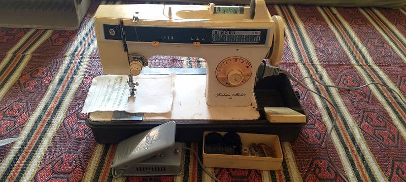 singer sewing machine for sale. 0