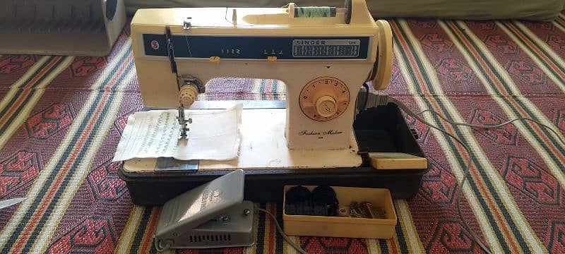 singer sewing machine for sale. 1