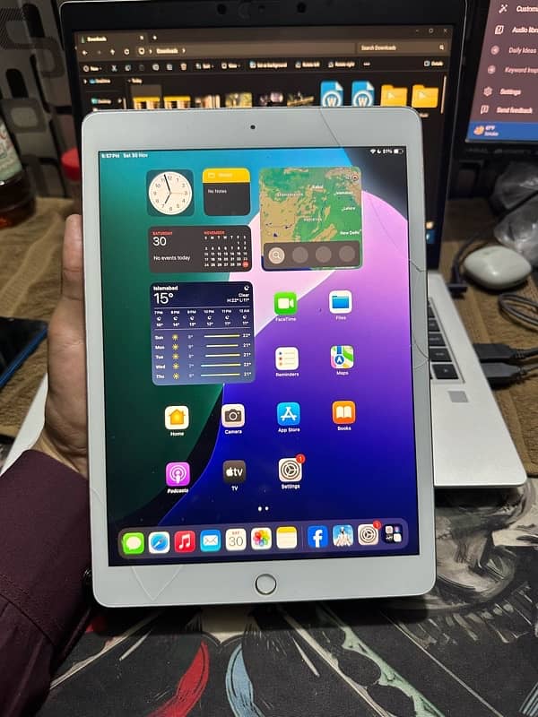 ipad 8th jen 32gb with box only 1