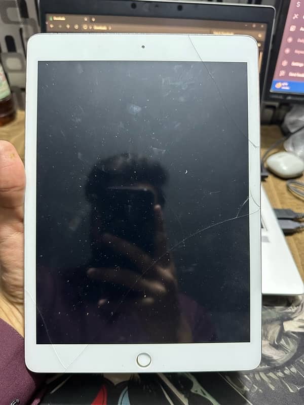 ipad 8th jen 32gb with box only 2