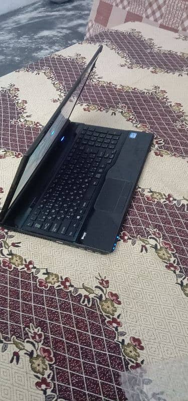 fujitsu corei3 big screen labtop very new conditions and rat 6