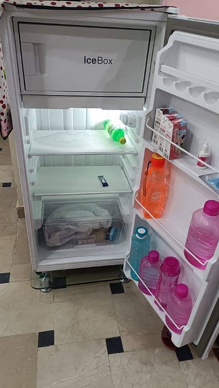 Dawlance Bedroom Refrigerator 6 Cubic 2