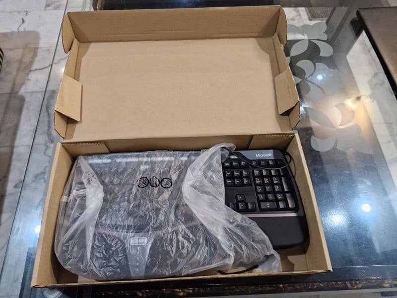 Microsoft new Box packed USB sport 3