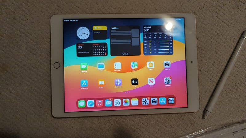 Apple Ipad 7th Gen 32 Gb with Wireless Keyboard and Pen 2