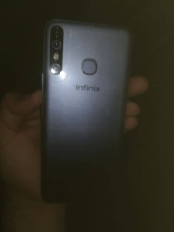 infinix hot8.4gb 64. gb original hai pta approved good battery and mob 5