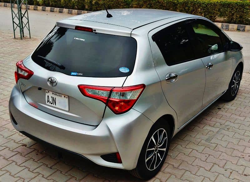 Toyota Vitz 2018 4