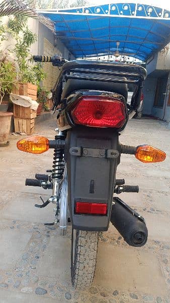 zero meter condition karachi registered bike. . . . Transfer Must 3