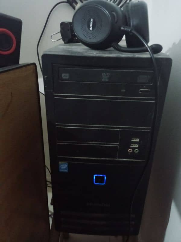 i7 6th gen PC for sale with gaming card,  Led Monitor, Computer Table 2