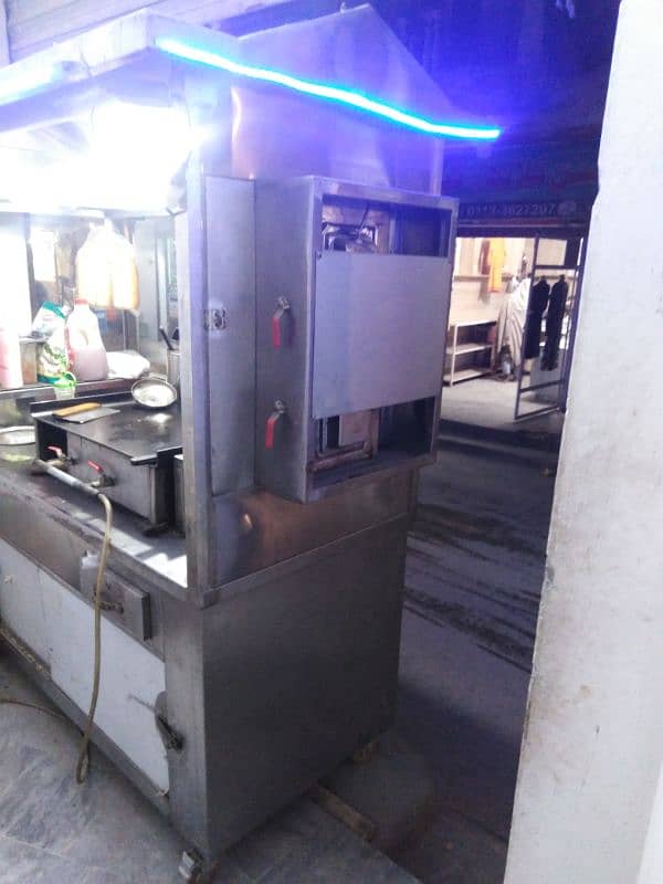 selling a new shawarma counter fully covered by steal 1