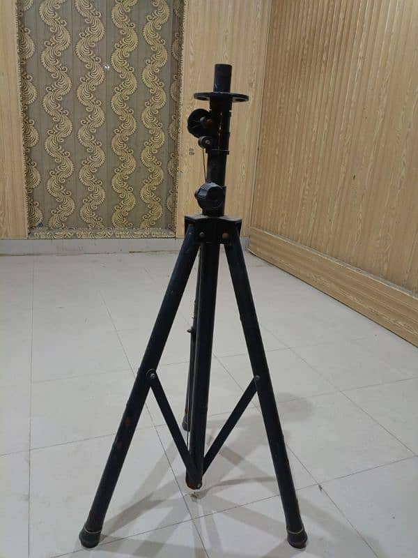 Speaker stand. , use for different purpose 2