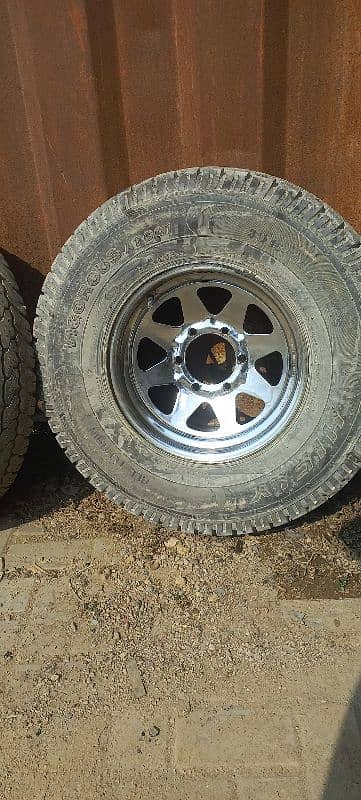 NISSAN PATROL ORIGiNAL RIM 1