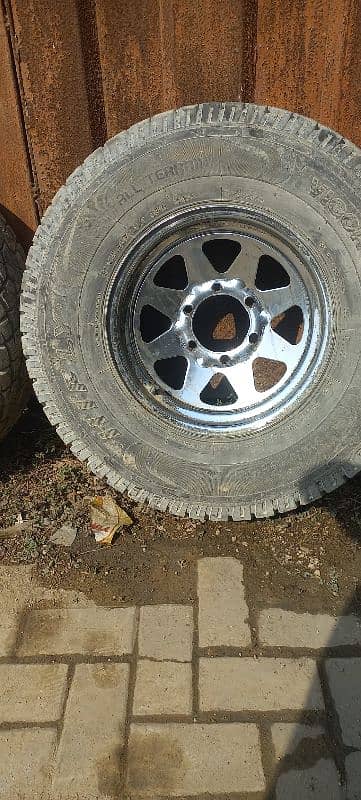 NISSAN PATROL ORIGiNAL RIM 2