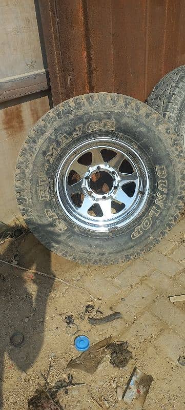 NISSAN PATROL ORIGiNAL RIM 4