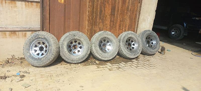 NISSAN PATROL ORIGiNAL RIM 5