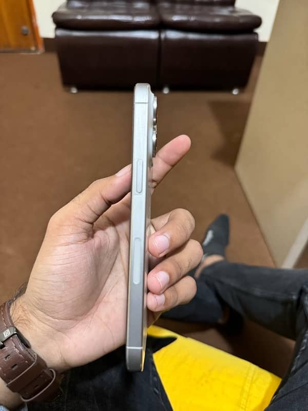 Apple Iphone 15 pro max 4