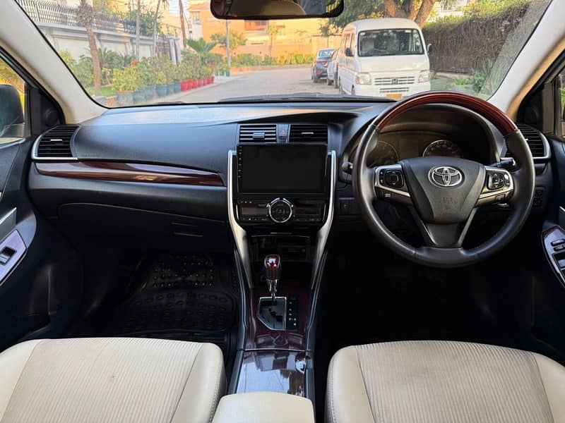 Toyota Premio F EX 1.5 2017 7