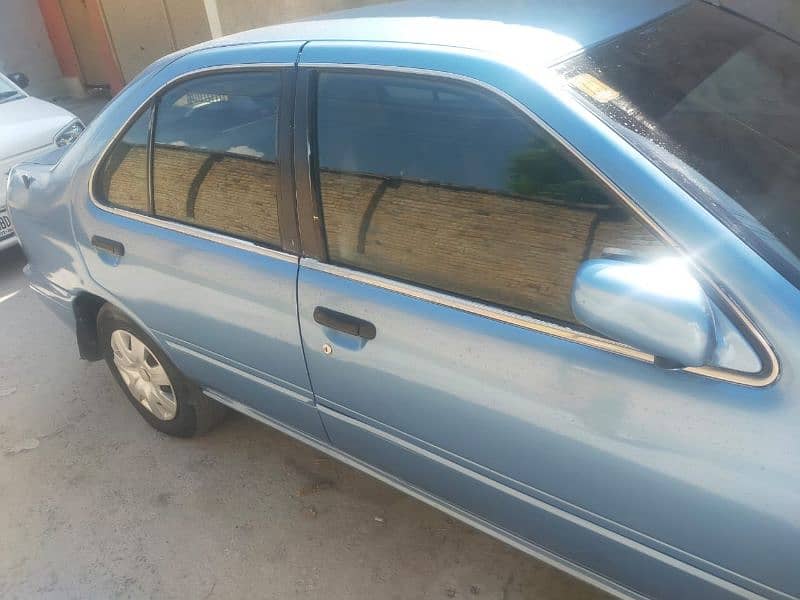 Nissan Sunny 2000 Automatic 4