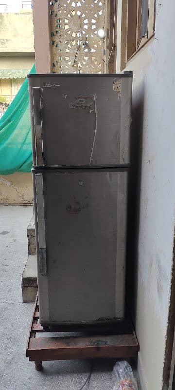 dawlance medium size fridge for sale in good condition 4