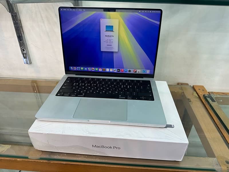 10/10 Macbook Pro 14 inch m1 16 gb + 512 gb 0