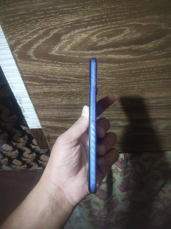 vivo Y21a 4+1/64 with box charge All ok no exchange 2