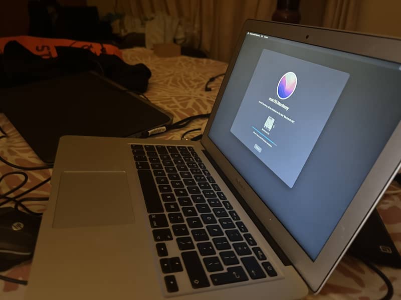 MacBook Air 128GB 2017 10/10 condition 1