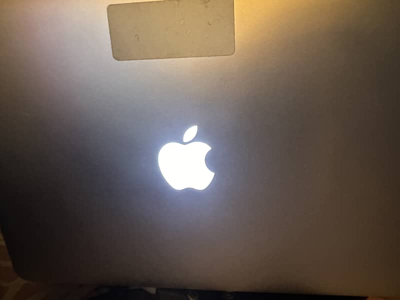 MacBook Air 128GB 2017 10/10 condition 2