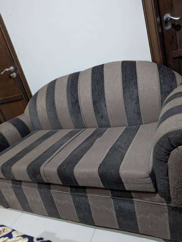 10/10 condition Single 2 seater sofa 1