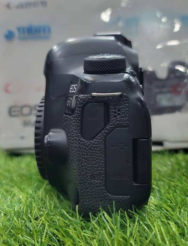 Canon 6d Mark ii body 4