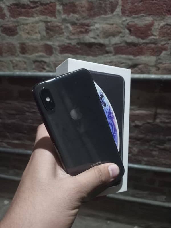 Iphone xs 64 gb (Pta approve) with box 2