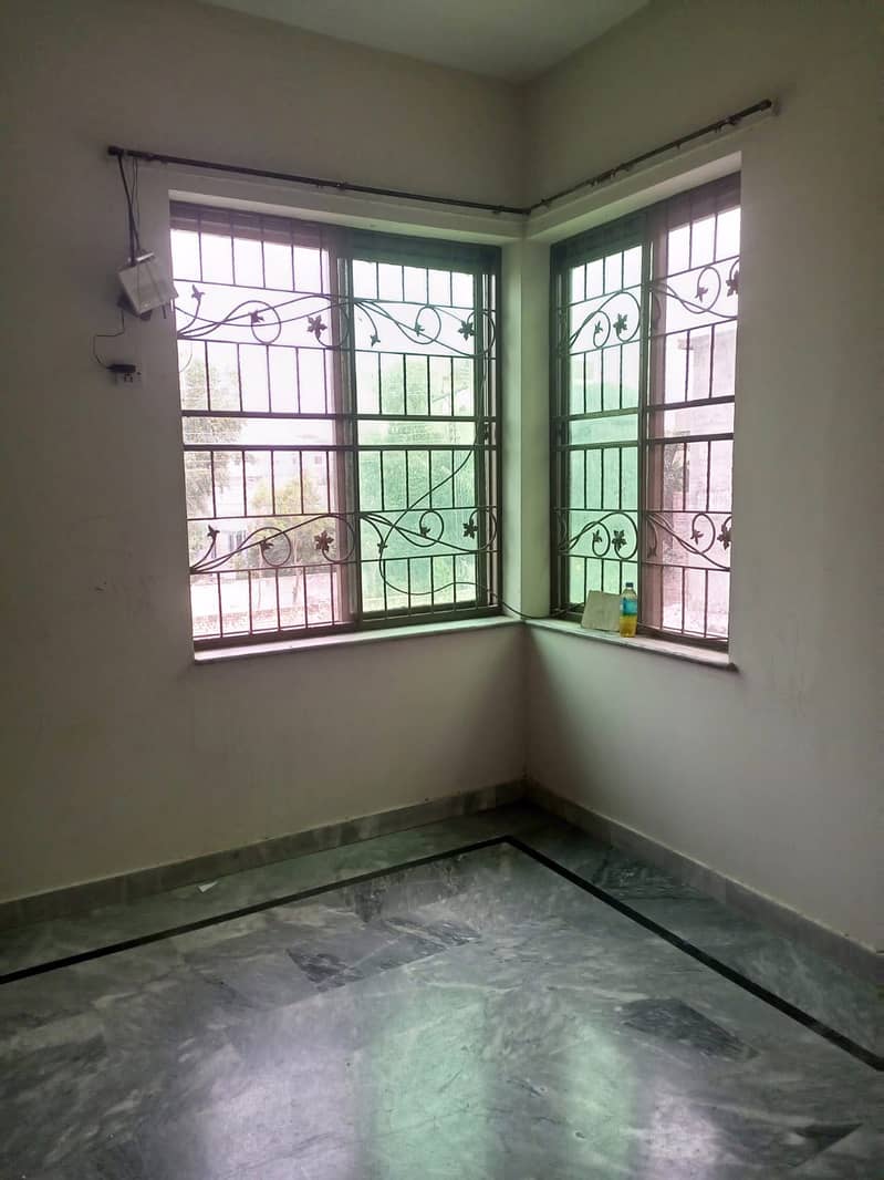 10 Marla Upper Portion With Gas, Punjab Society Phase2 College Road Lahore 6