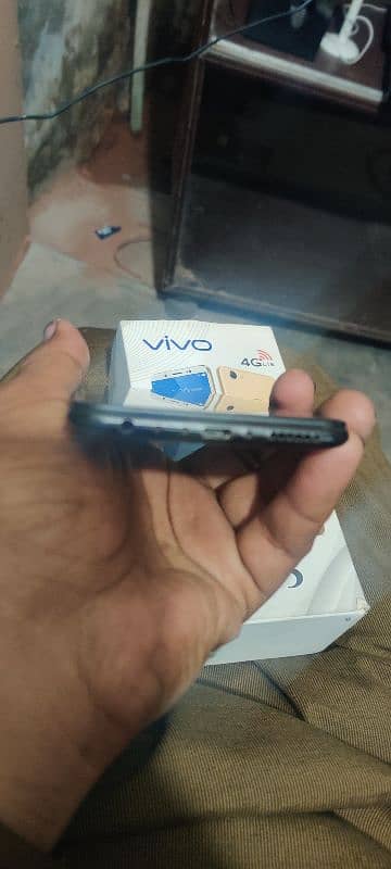 Vivo y75 6 gb 128gb sath box chgar ha 3