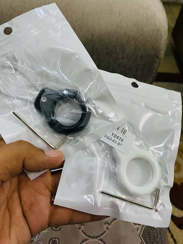 Apple Airtags Non Active Brand New - Protection Film and Keychain 3