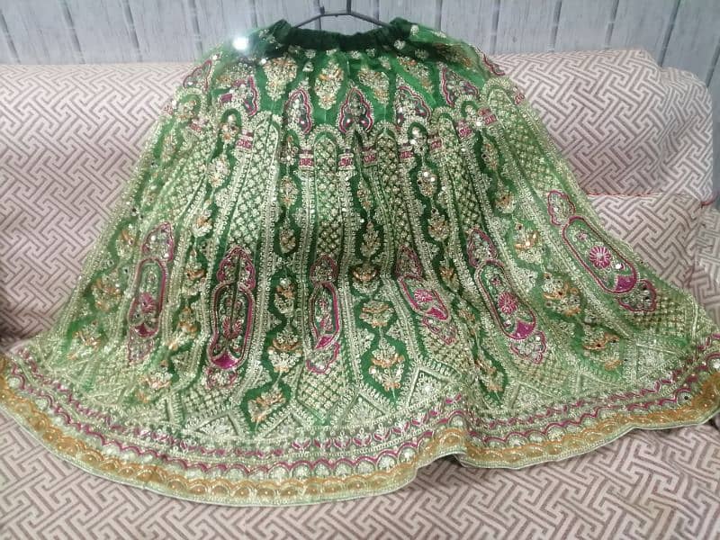 bridal mehndi lehnga 0