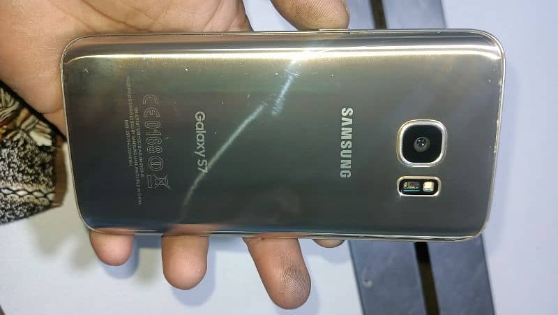 Samsung S7 good condition 4