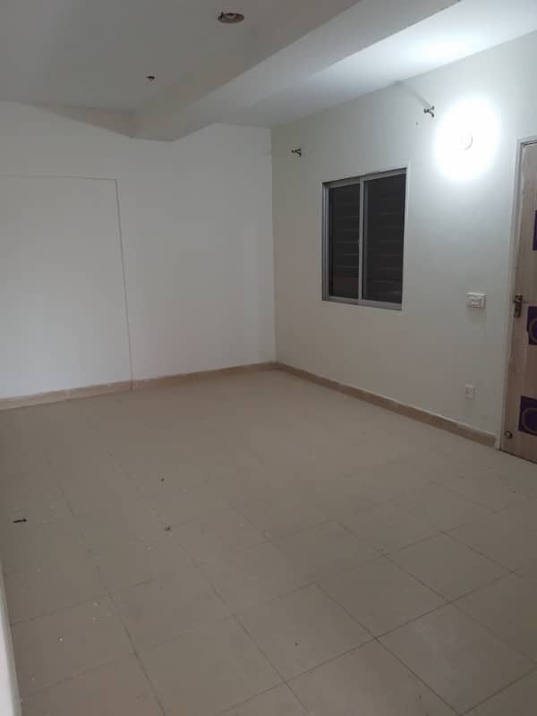 3 Bed DD for Sale 1350 Sqft 5 Rooms Flat 1