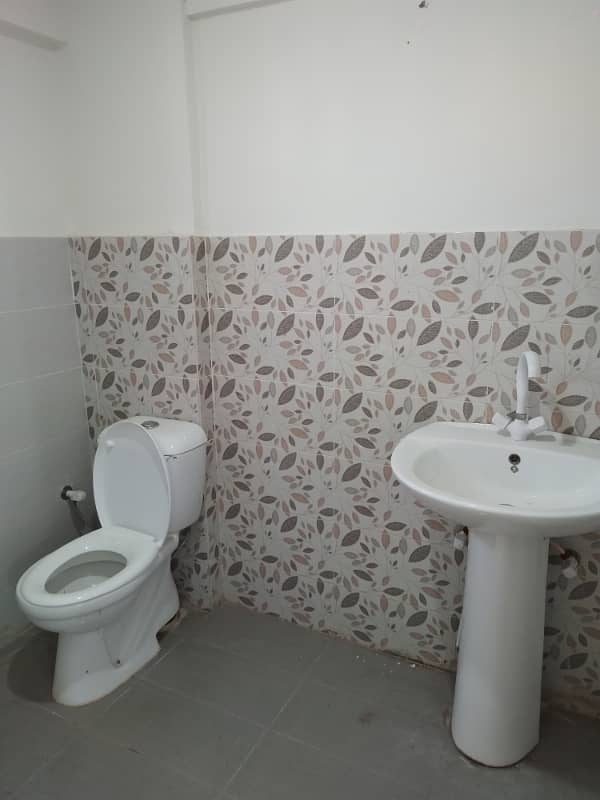 3 Bed DD for Sale 1350 Sqft 5 Rooms Flat 3