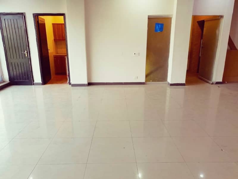 4 Marla 3rd Floor Office With Elevator For Rent In DHA Phase 5,Block CCA, Lahore. 10