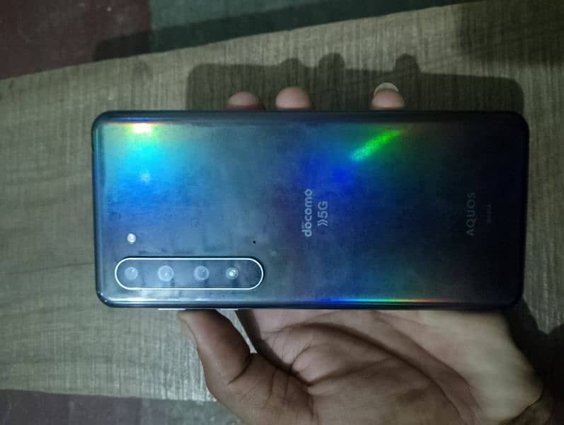 I am sale my aquos r5g mobile urgent sale need money 4