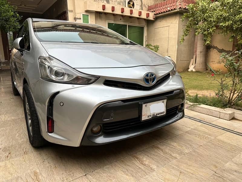 Toyota Prius Alpha 2014 8