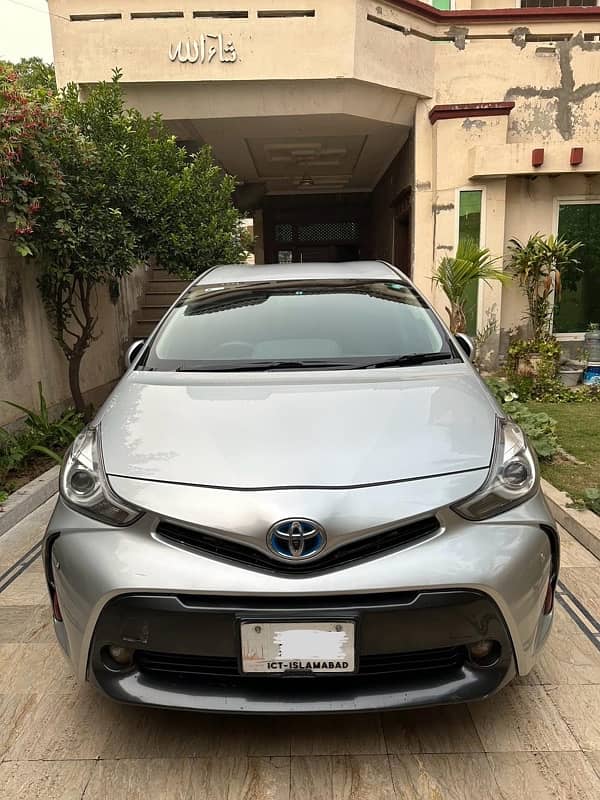 Toyota Prius Alpha 2014 9