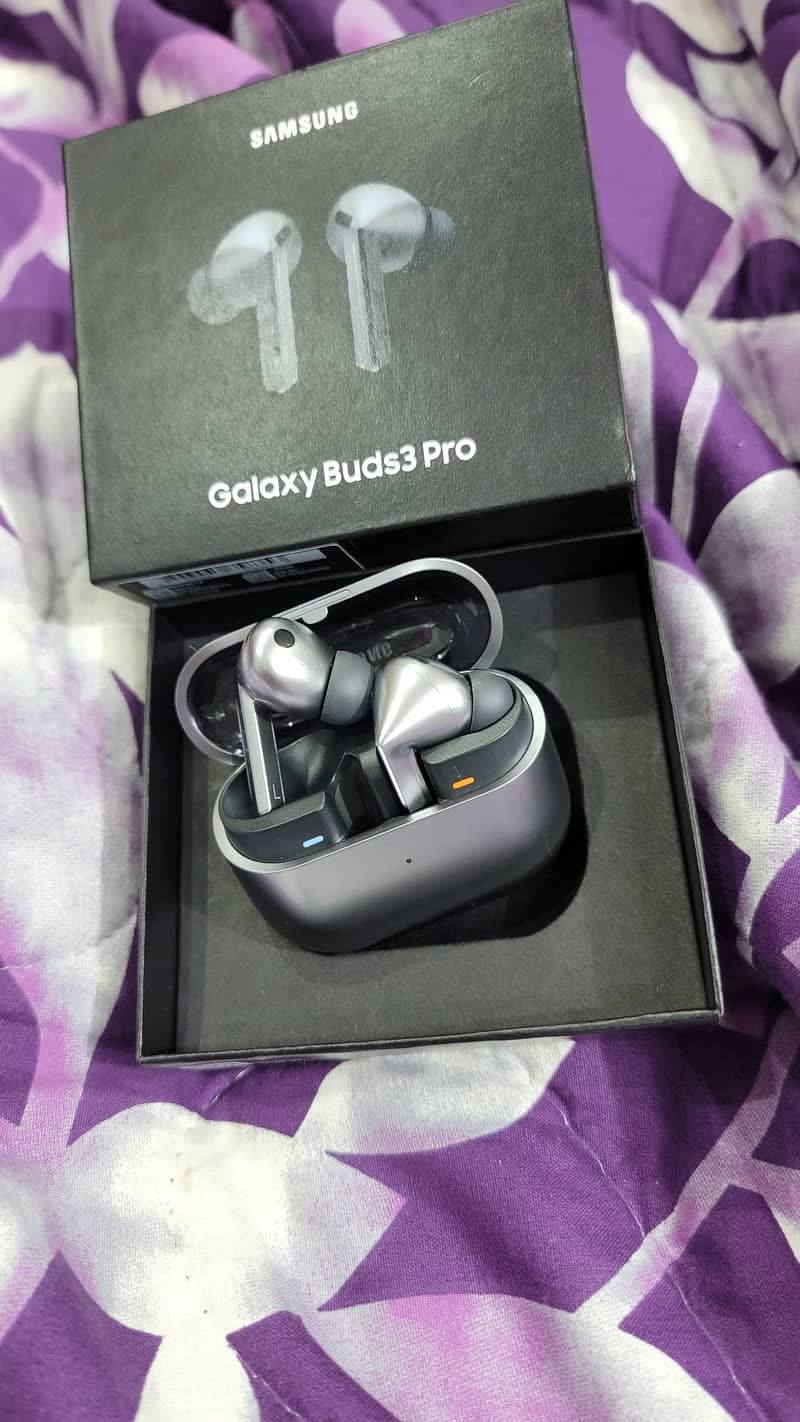 Samsung Galaxy Buds 3 Pro SM-R630 Silver Bluetooth Earphones 1