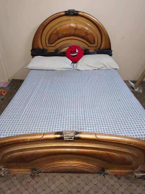 Bed for sell 4.5x6ft | Wooden 0