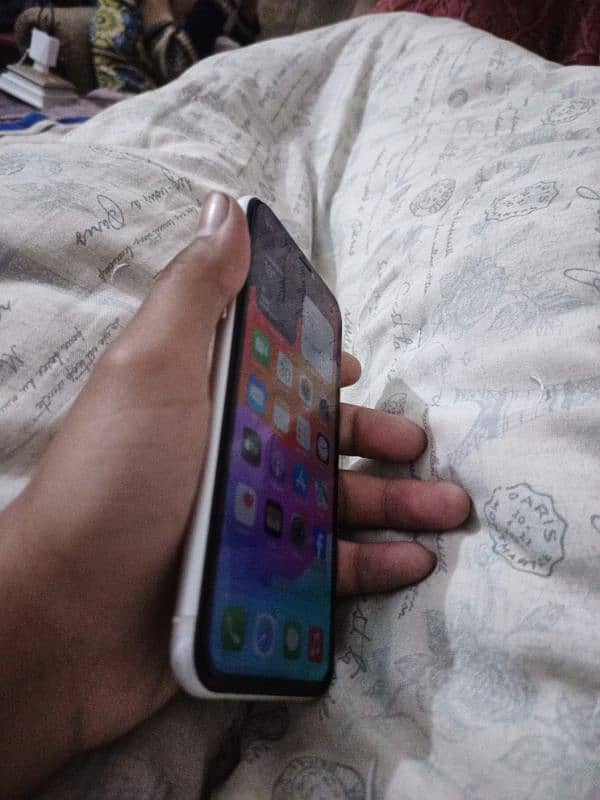 iphone xr  For urgent sale 2