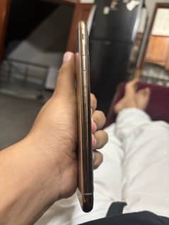 iPhone XS Max Gold colour