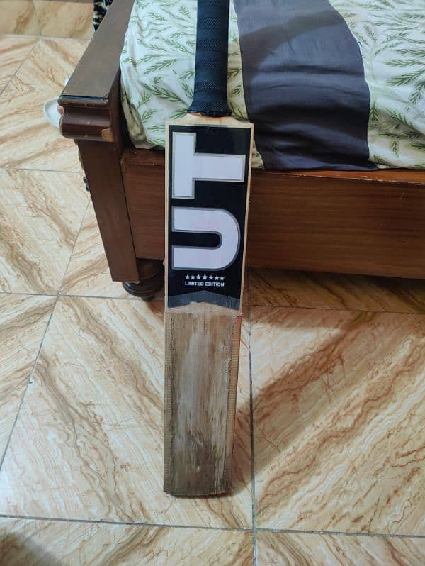 UT Limited Edition Cricket Bat 0