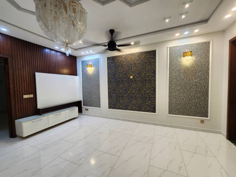 10 Marla Non Furnished Upper Portion Available For Rent in Bahria Town Lahore 9